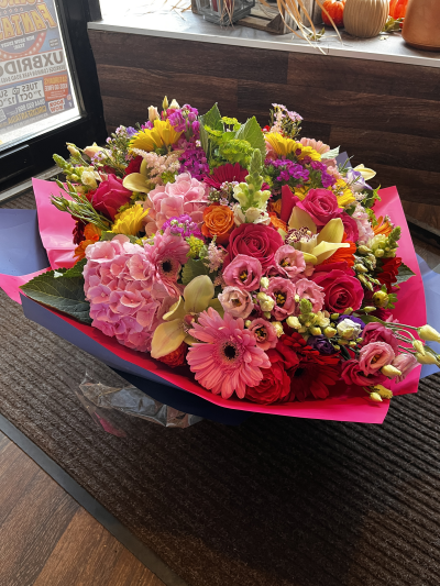 "Wow" - A larger than life bouquet for hat special someone, one that will impress without a doubt.